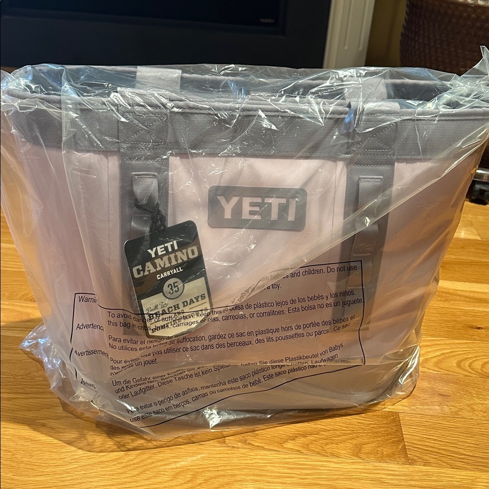 NWT Cherry Blossom Pink Yeti Camino 35